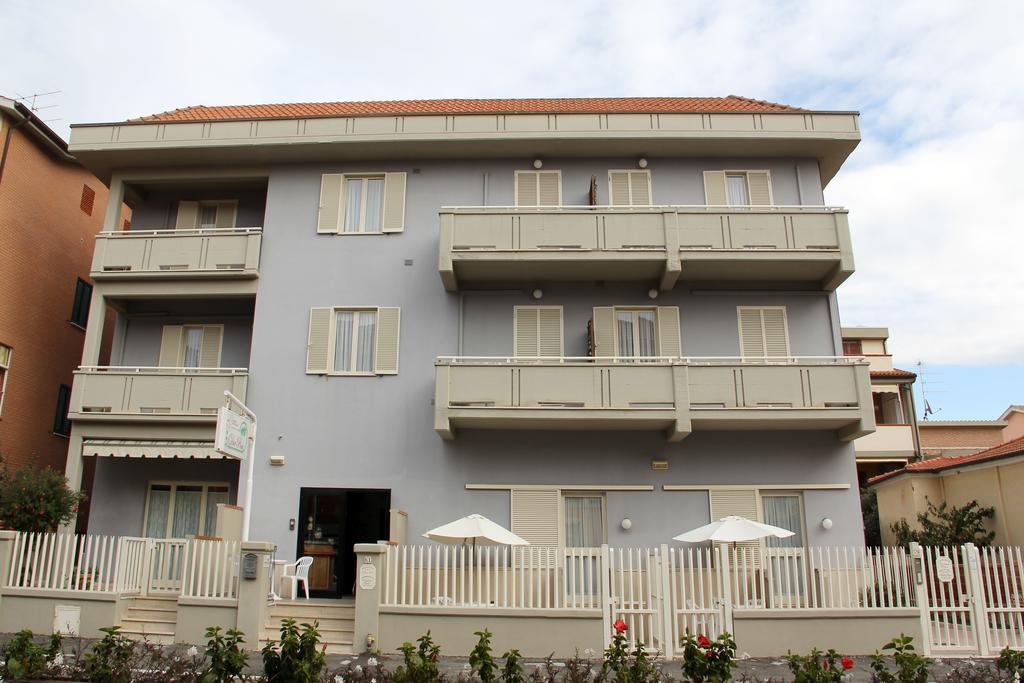 Residence I Due Pini Marina di Grosseto Bilik gambar